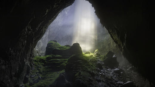 峰牙－己榜国家公园中的韩松洞，越南 (© David A Knight/Shutterstock)_必应壁纸
