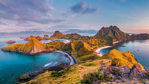 弗洛勒斯岛上的纳闽巴霍，印度尼西亚科莫多国家公园 (© Thrithot/Adobe Stock)_必应壁纸