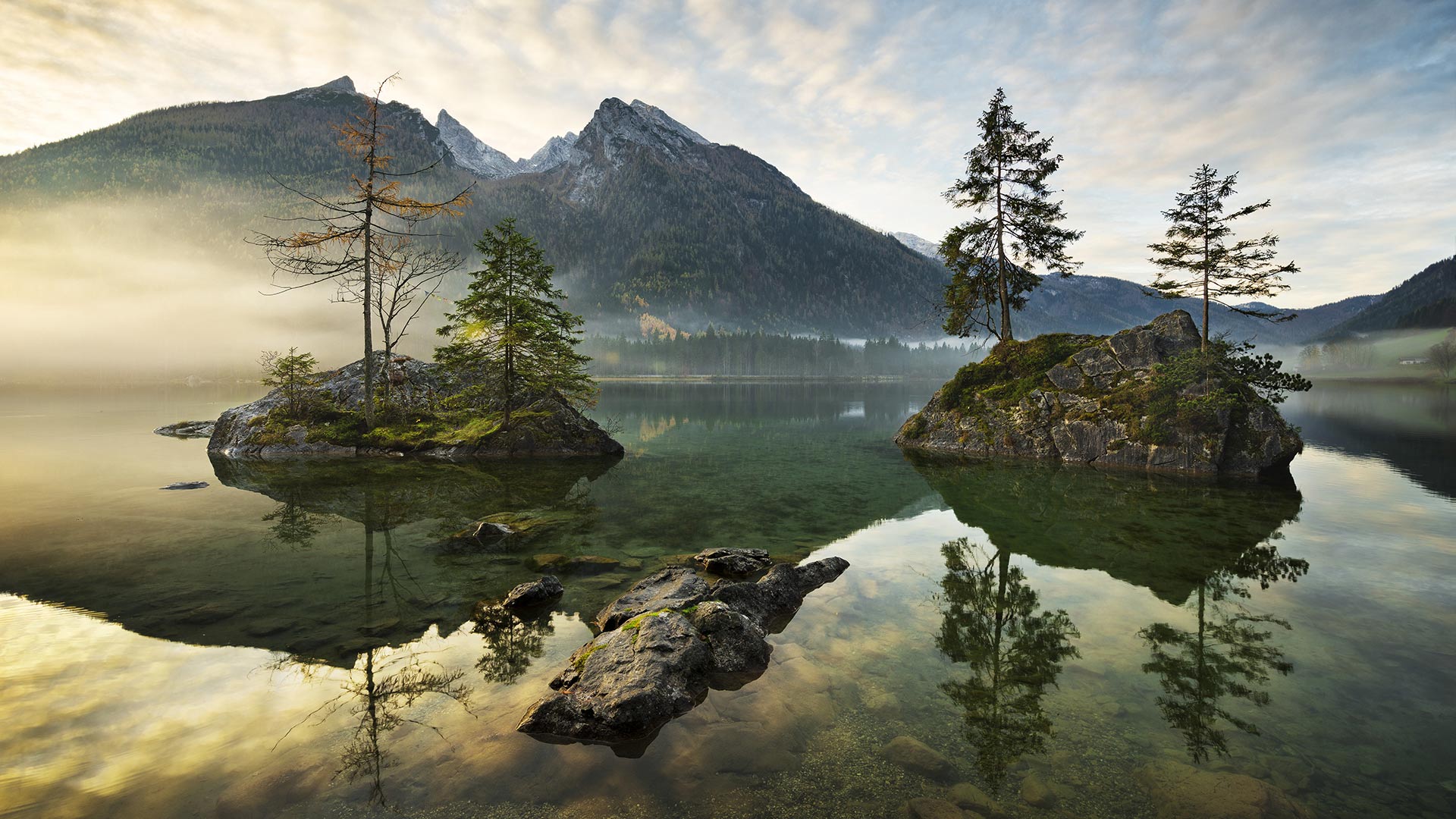 被阿尔卑斯山环抱的辛特湖 德国贝希特斯加登 C Offset By Shutterstock 必应每日高清4k壁纸