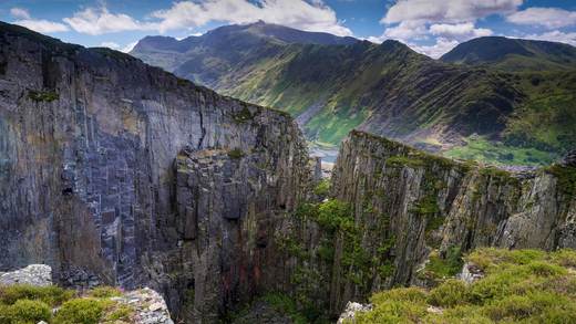 斯诺登山与兰贝里斯山口，英国史诺多尼亚国家公园 (© Alan Novelli/Alamy)_必应壁纸