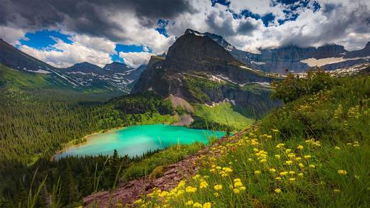 格林内尔湖，蒙大拿州冰川国家公园 (© Pung/Shutterstock)_必应壁纸
