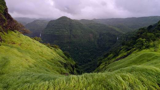 马哈拉施特拉邦的Varandha Ghat，印度 (© AmitRane1975/iStock/Getty Images Plus)_必应壁纸