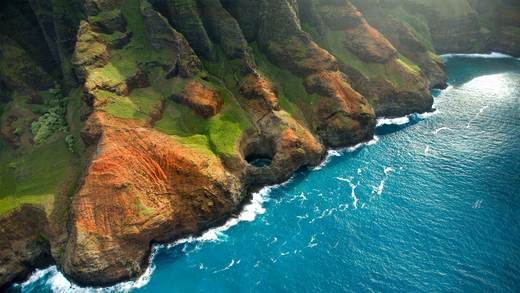 Nā pali海岸上的Bright Eye海蚀洞，夏威夷考艾岛 (© jimkruger/Getty Images)_必应壁纸