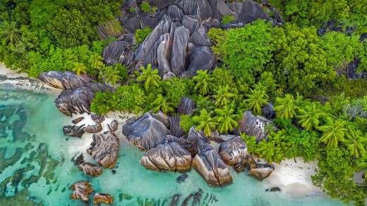 拉迪格岛德阿让海滩上的岩石，塞舌尔 (© Roland Gerth/eStock Photo)_必应壁纸
