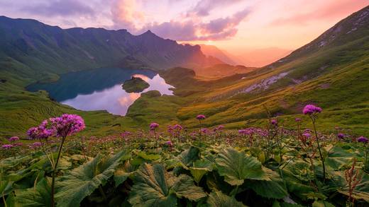阿尔高阿尔卑斯山脉的Schrecksee湖，德国巴伐利亚 (© Andreas Hagspiel/EyeEm/Getty Images)_必应壁纸