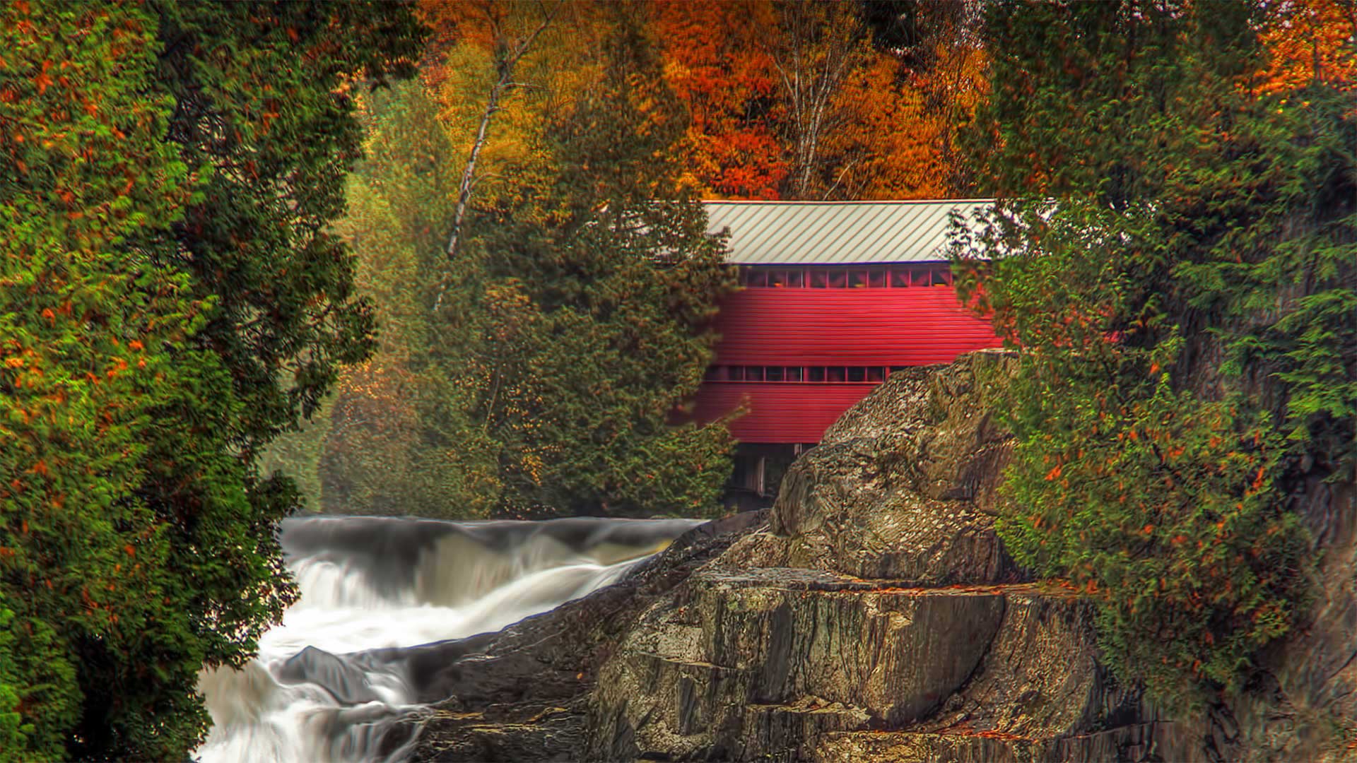 必应壁纸:Pont Rouge (Red Bridge) over the Palmer River in Sainte-Agathe-de-Lotbinière, Quebec, Canada