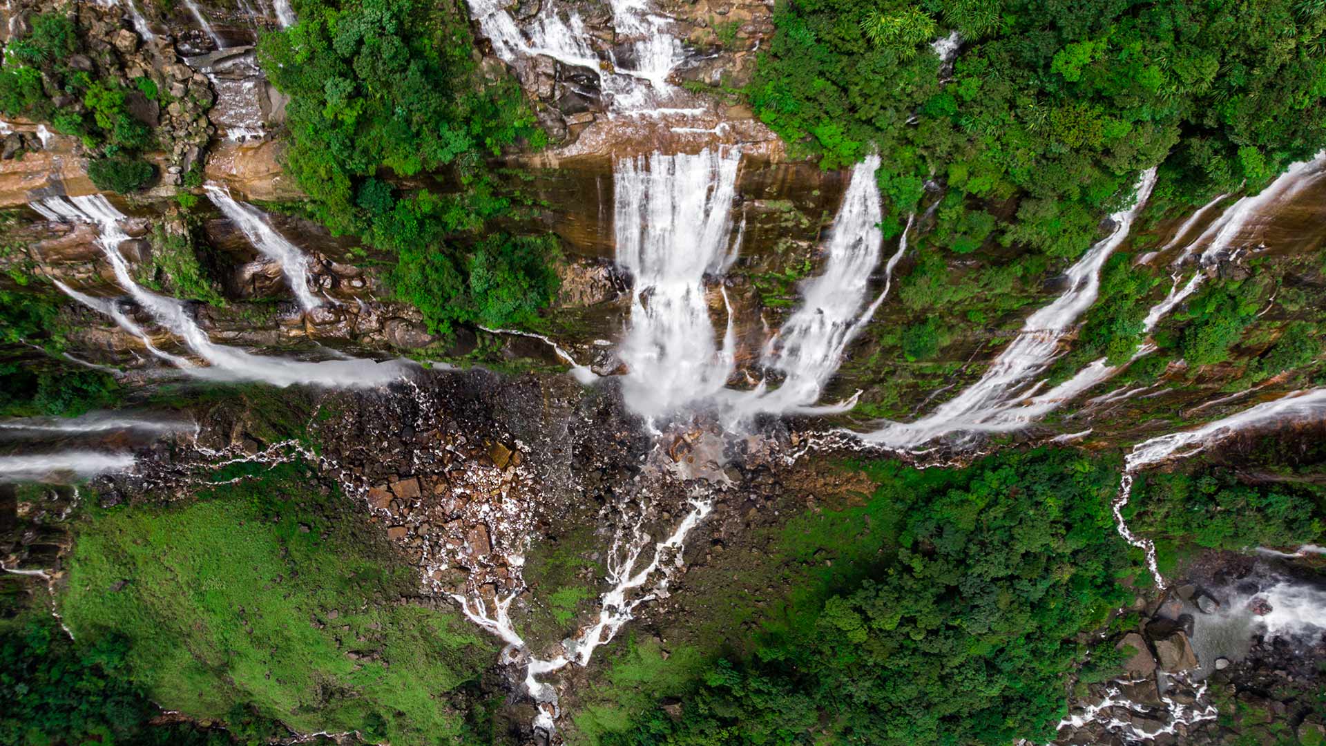 必应壁纸:梅加拉亚邦的七姐妹瀑布，印度