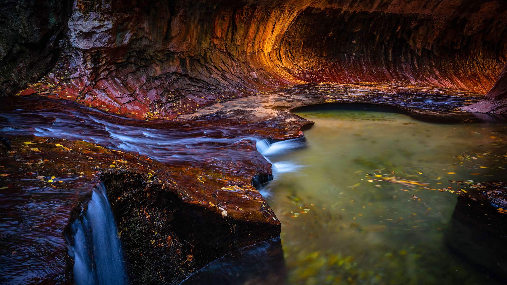 必应壁纸:The Subway slot canyon in Zion National Park, Utah