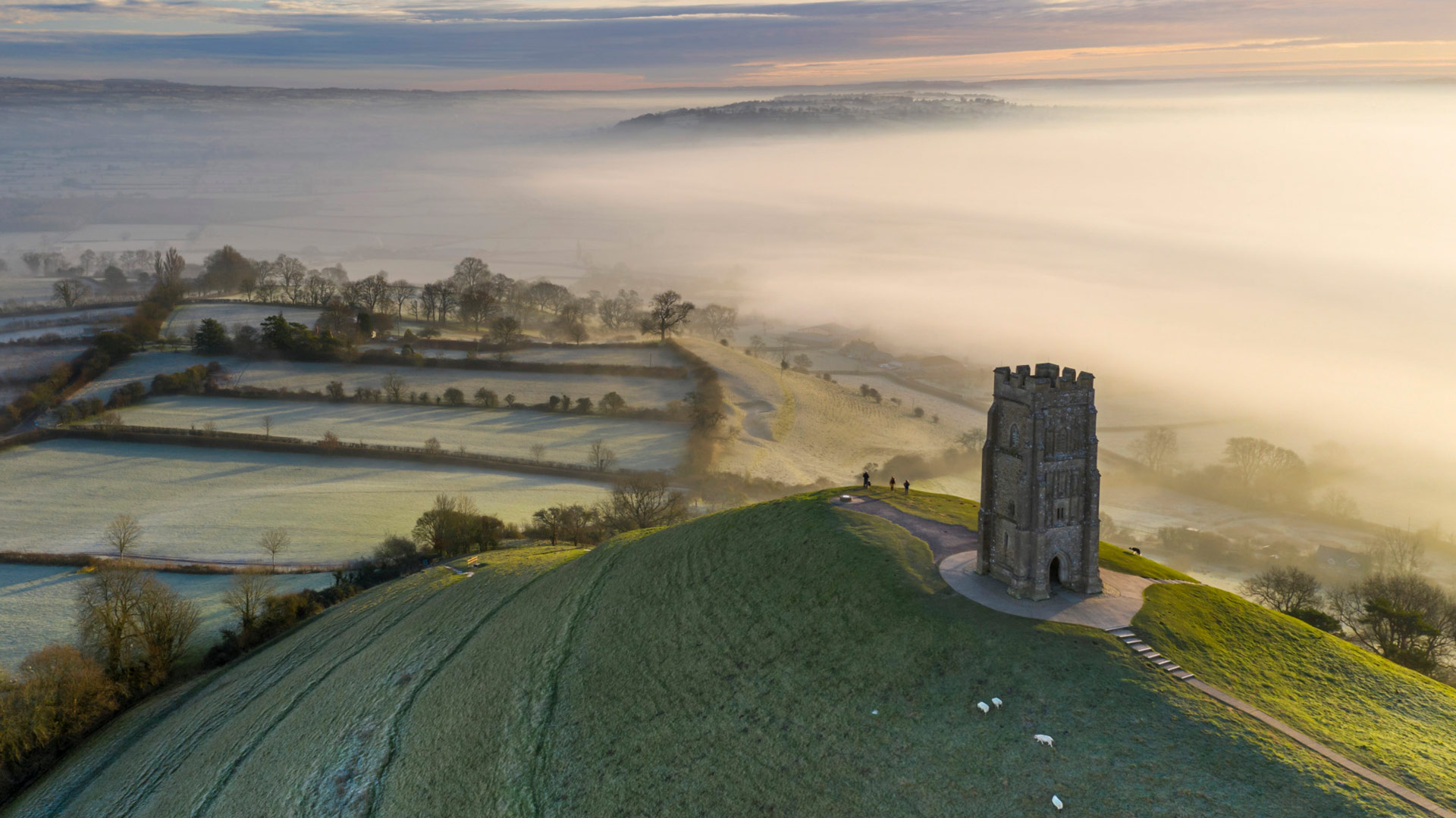 必应壁纸:Glastonbury Tor, Somerset, England