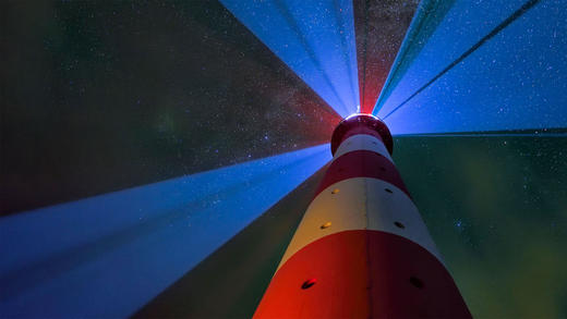 星空下的灯塔，德国Westerhever镇_必应壁纸