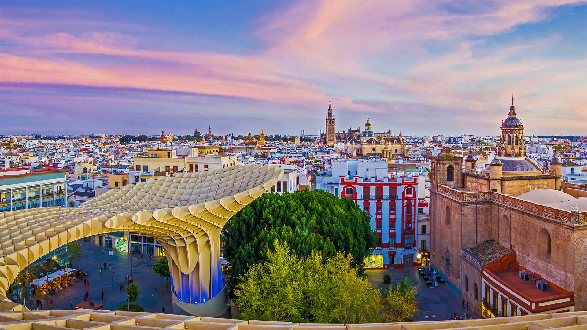 必应壁纸:从塞维利亚的都市阳伞俯瞰城市，西班牙 (© LucVi/Shutterstock)