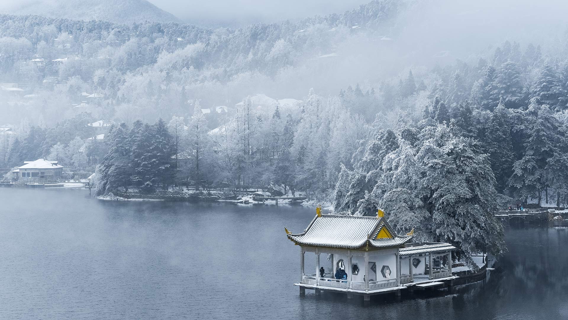 必应壁纸:庐山冬季美景，中国江西省 (© silkwayrain/Getty Images)