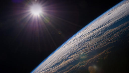 从国际空间站看到的地球 (© JSC/NASA)_必应壁纸