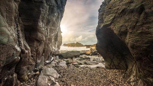 戈德雷维灯塔，英国康沃尔郡 (© Paul Nash/Shutterstock)_必应壁纸