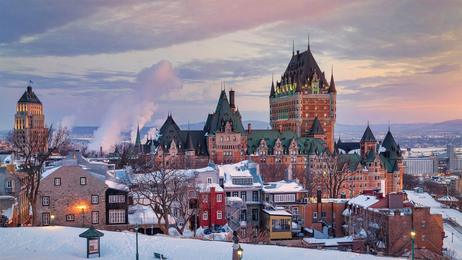 必应壁纸:费尔蒙芳堤娜城堡酒店，魁北克省，加拿大 (© Romiana Lee/Shutterstock)