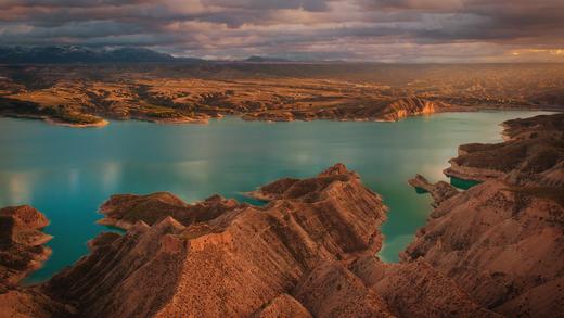 内格拉廷湖，格拉纳达，西班牙 (© Andres Martinez Olmedo/Getty Images)_必应壁纸
