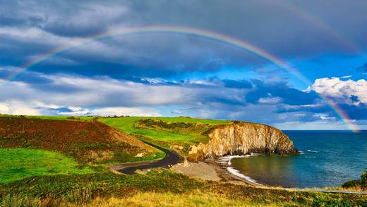 ballyvooney海岸，科佩海岸地质公园，爱尔兰 (© Andrea Pistolesi/Getty Images)_必应壁纸