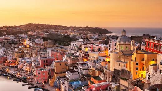 普罗奇达岛，意大利 (© Sean Pavone/Shutterstock)_必应壁纸