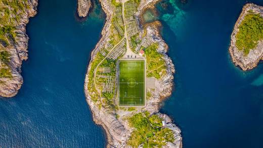 亨宁斯韦尔体育场，挪威 (© Morten Falch Sortland/Getty Images)_必应壁纸