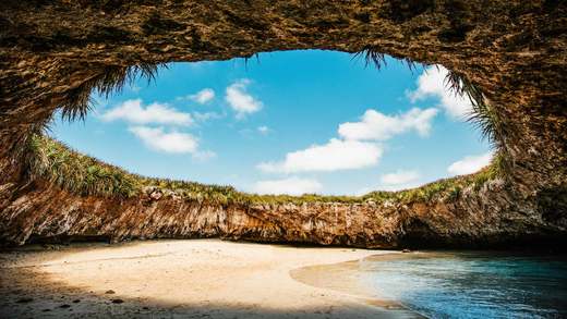 埃莫海滩，玛丽埃塔斯群岛，巴亚尔塔港，墨西哥 (© ferrantraite/Getty Images)_必应壁纸