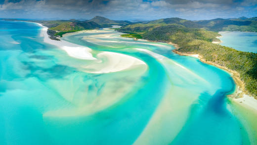 白天堂海滩，圣灵群岛，昆士兰州，澳大利亚 (© Coral Brunner/Shutterstock)_必应壁纸