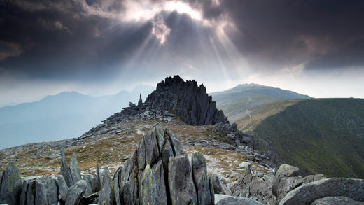 Castell y Gwynt，格莱德法赫山，雪墩山国家公园，英国北威尔士 (© Alan Novelli/Alamy Stock Photo)_必应壁纸